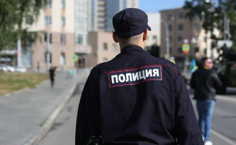 Умер один из полицейских, пострадавших во время вчерашнего штурма аэропорта в Махачкале