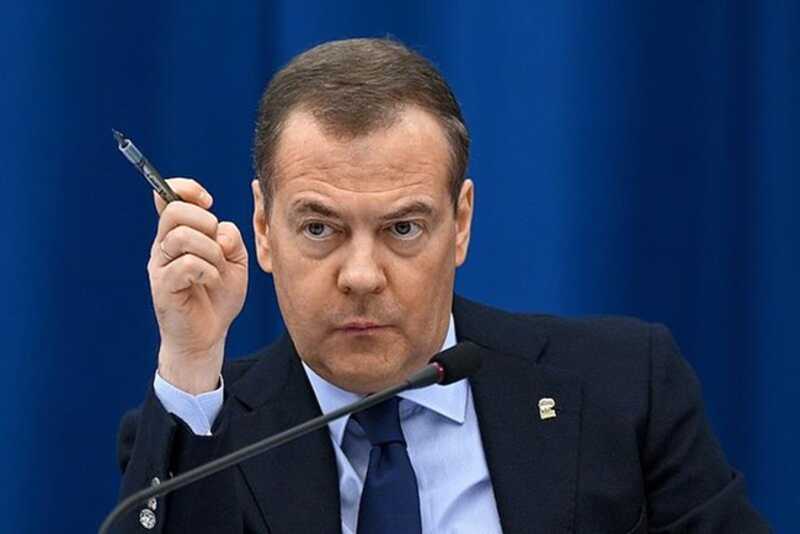 Медведев ответил Carlsberg словами «шавки осознали роль в цирке уродов»