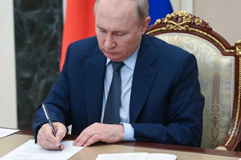 Ручки Montblanc больше не коснуться руки Путина