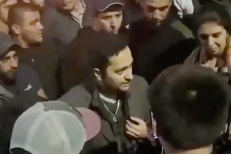 Принятый за еврея врач из видео с погромом в Махачкале раскрыл детали спасения