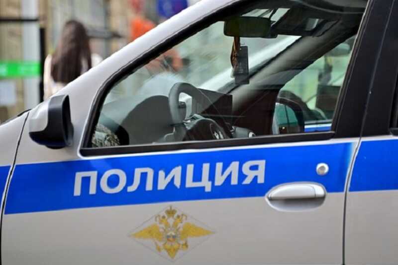 Россиянин взял в заложницы знакомую и угрожал сжечь себя вместе с ней