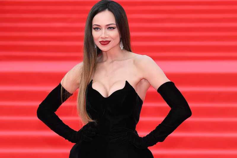 "Допрыгалась!": Самбурская оттаскала за волосы звезду Comedy Woman