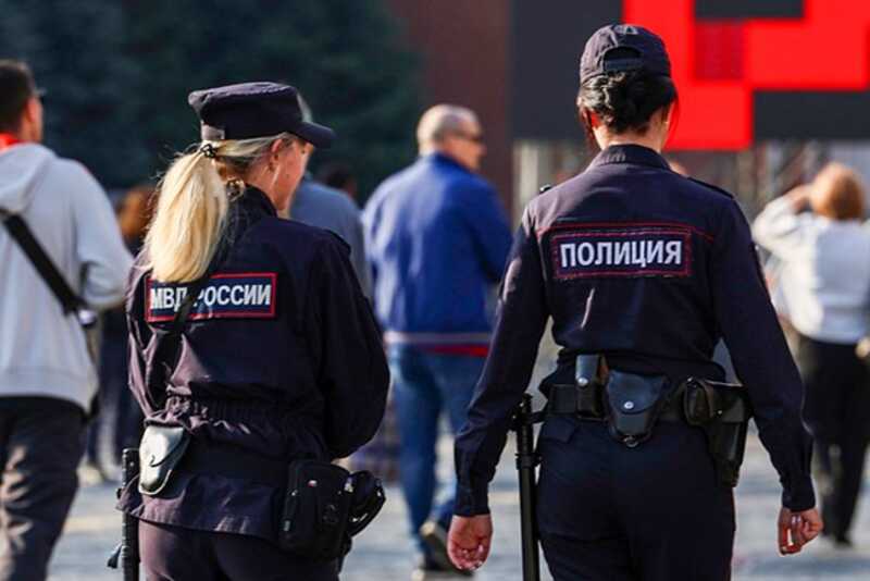 Более полусотни человек задержали полицейские на улице российского города
