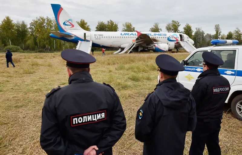 Самолет «Уральских авиалиний» посадили по ошибке