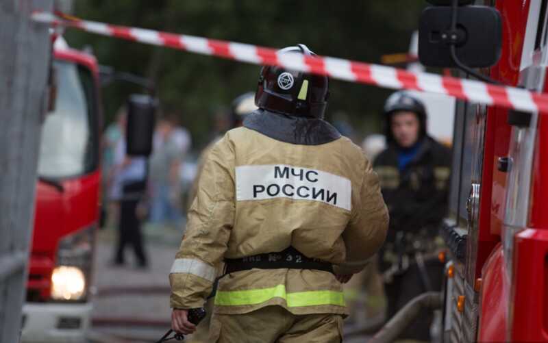 Мощный пожар в российском торговом центре сняли на видео