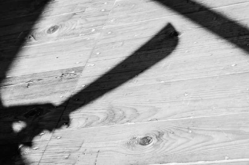 В отношении напавшего на женщину с ребенком мужчину с мачете возбудили дело