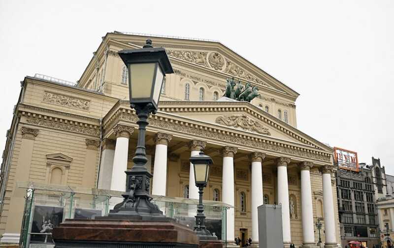 У Большого театра произошла давка в очереди за билетами на "Щелкунчика"