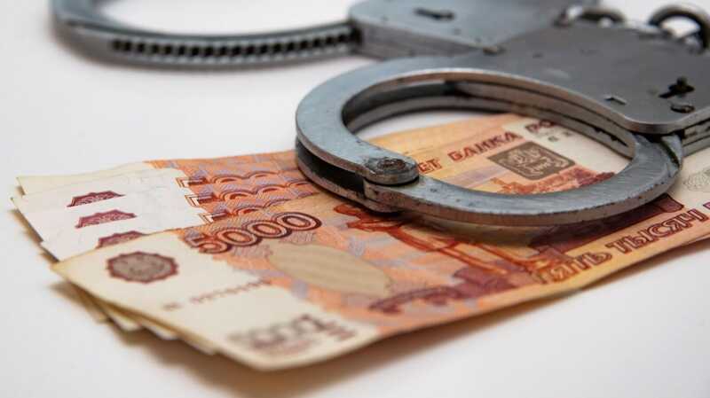 Продавец из магазина дверей украла более миллиона рублей ради погашения долга