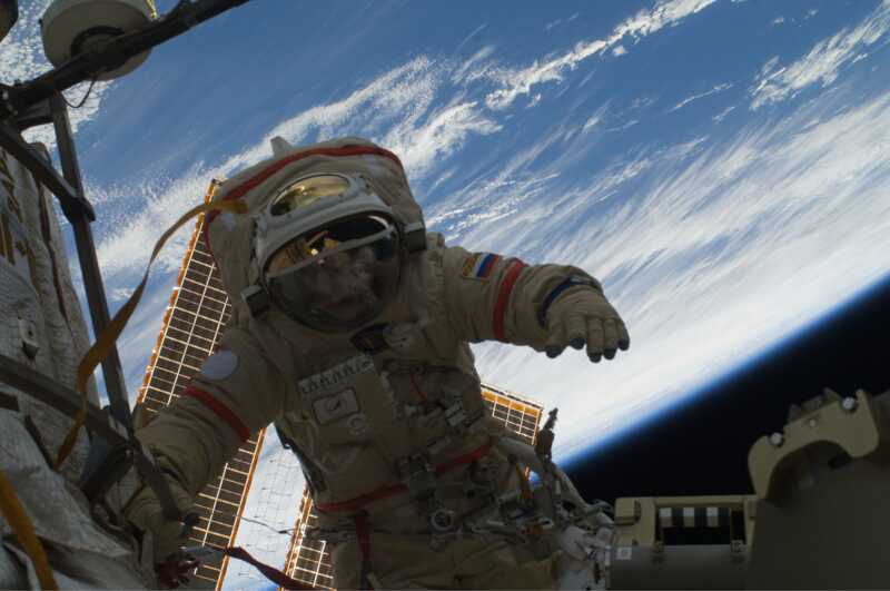 Первый российский космонавт может высадиться на Луне через 8 лет