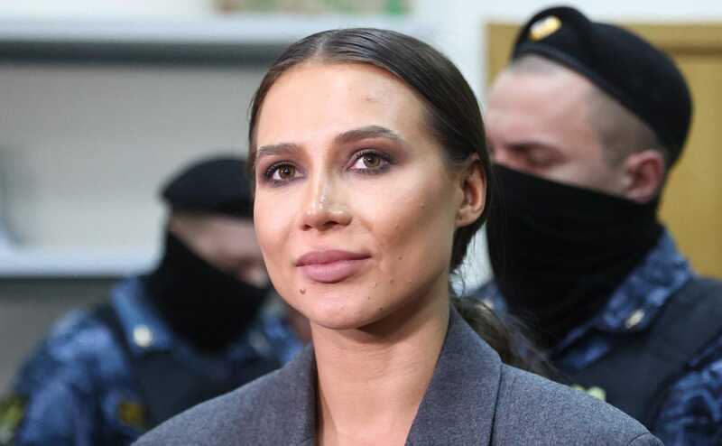 Со счетов блогера Лерчек и ее супруга сняли арест