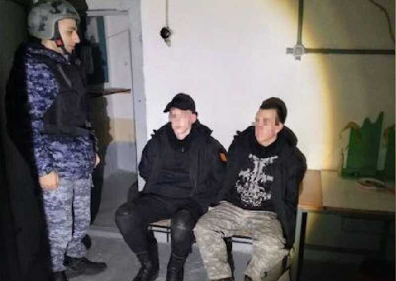 Двое 18-летних парней вломились в склад с пневматическим оружием в Петербурге