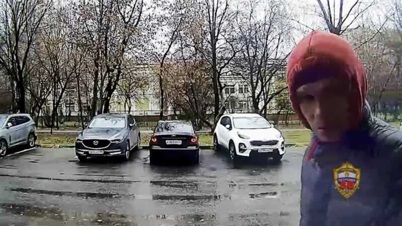В Москве грабитель после нападения на бабушку вернул ей 200 рублей из жалости
