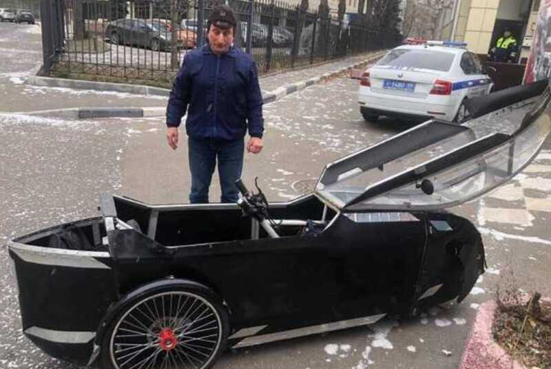 В Москве задержали пожилого мужчину на трехколесном мини-авто