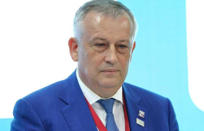 Третий не лишний: Дрозденко "бетонирует" должность