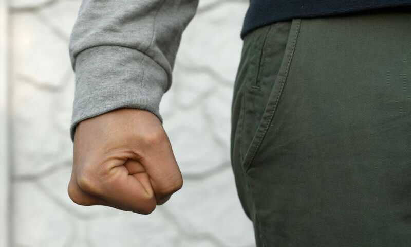 В Москве школьник избил ученика и отобрал у него деньги на шоколадки