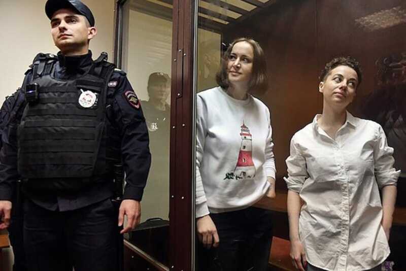 Мосгорсуд оставил под стражей режиссера Беркович и драматурга Петрийчук