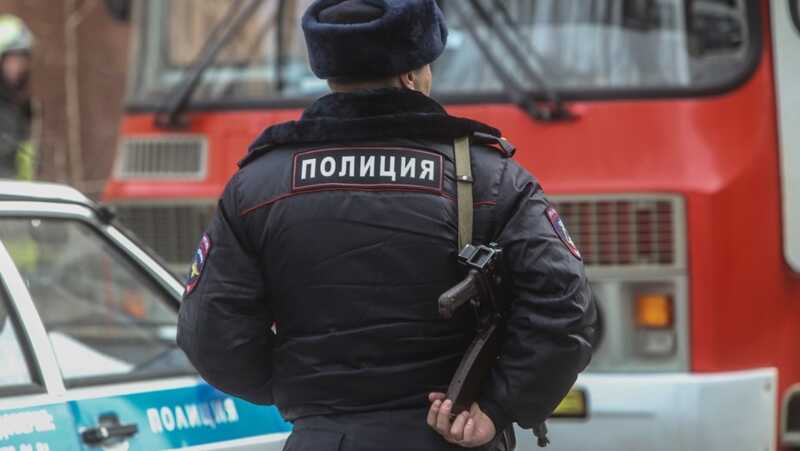 В Иркутске на остановке убили школьника