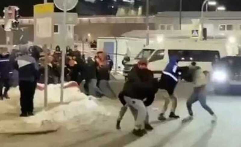 Массовая драка произошла у «Лахта Центра» в Санкт-Петербурге