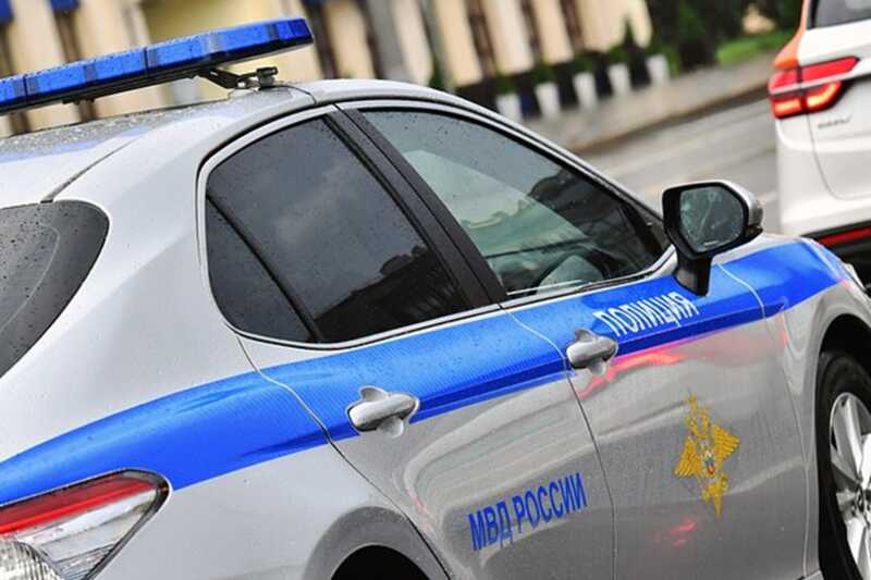 В Новосибирске неизвестные обстреляли машину и автобус