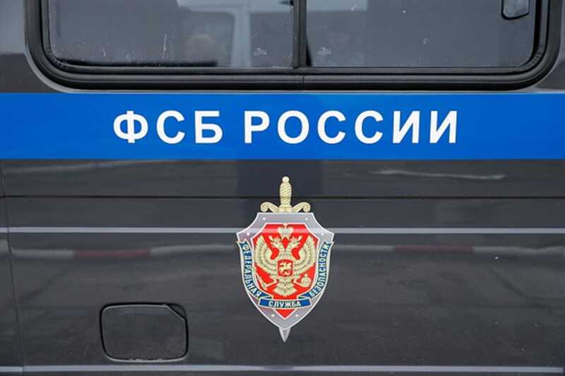 ФСБ задержала содействующих группе вымогателей российских полицейских