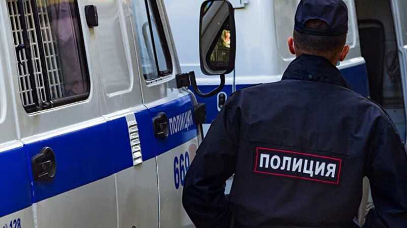 В Москве бандиты расстреляли и ограбили курьера, перевозившего в авто крупную сумму денег