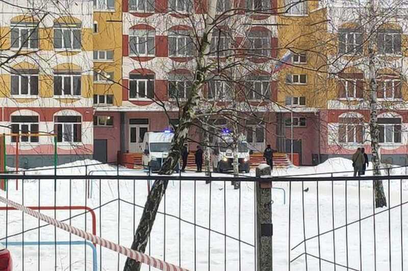 Спасавший детей от стрельбы в гимназии Брянска физкультурник описал день ЧП