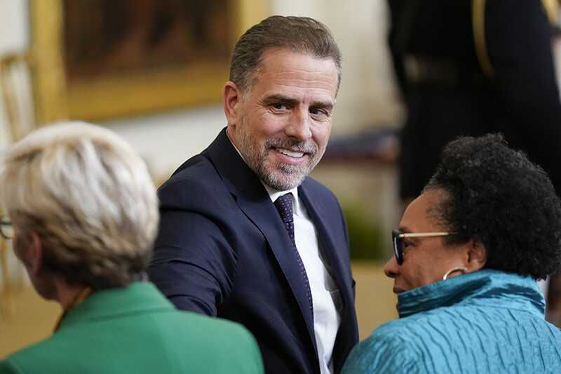 Сын президента США Хантер Байден потратил миллионы на проституток и наркотики