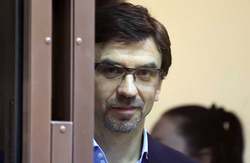 Михаил Абызов перестал бояться и пишет стихи