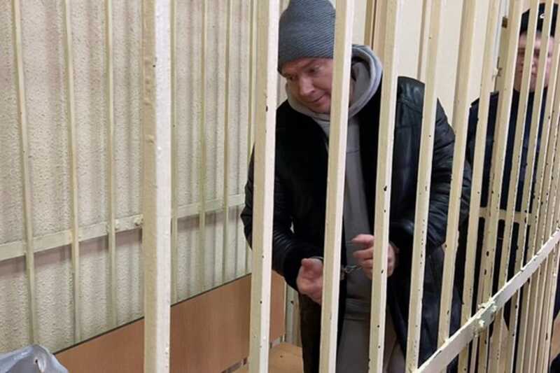 Директору охраняющего брянскую гимназию ЧОПа заменили меру пресечения