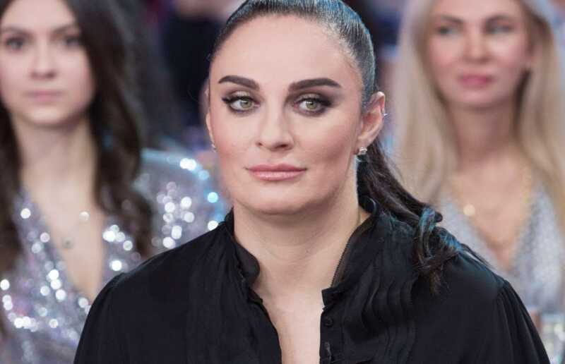 Елена Ваенга потеряла сознание во время выступления