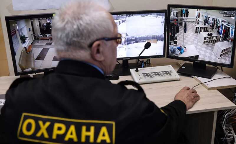 Больше 70 школ в Брянске могут остаться без охраны на ближайшие два месяца