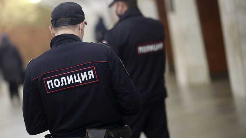 Трое мужчин устроили драку с поножовщиной в столичном метро