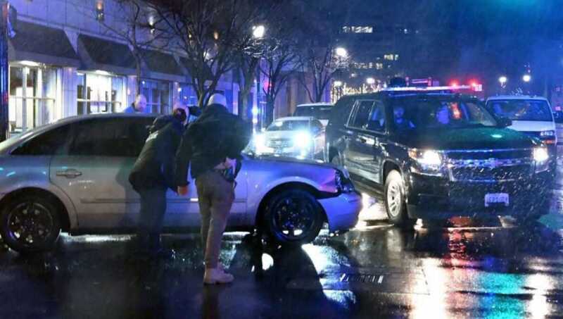 В США автомобиль врезался в машину кортежа Джо Байдена