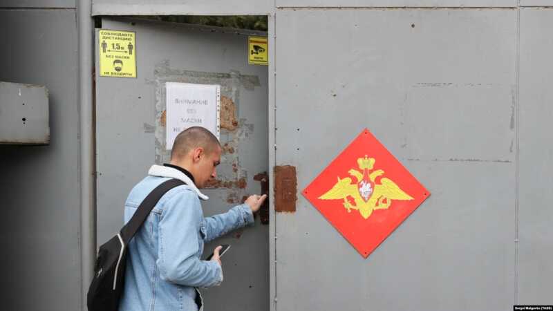Путин поручил ставить граждан на учет без явки в военкомат