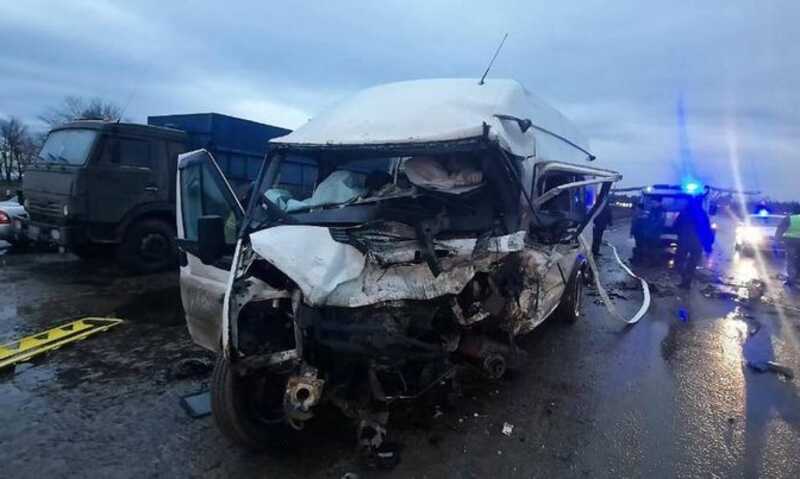 В Ростовской области произошла авария с участием микроавтобуса