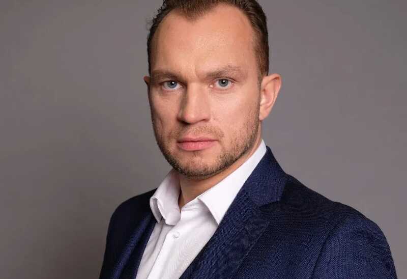 Бизнес-тренера и ютуб-блогера Максима Темченко обвиняют в мошенничестве на 200 тысяч рублей