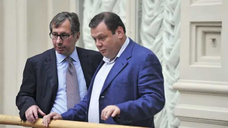 Запад бьет своих, чтобы Фридман боялся