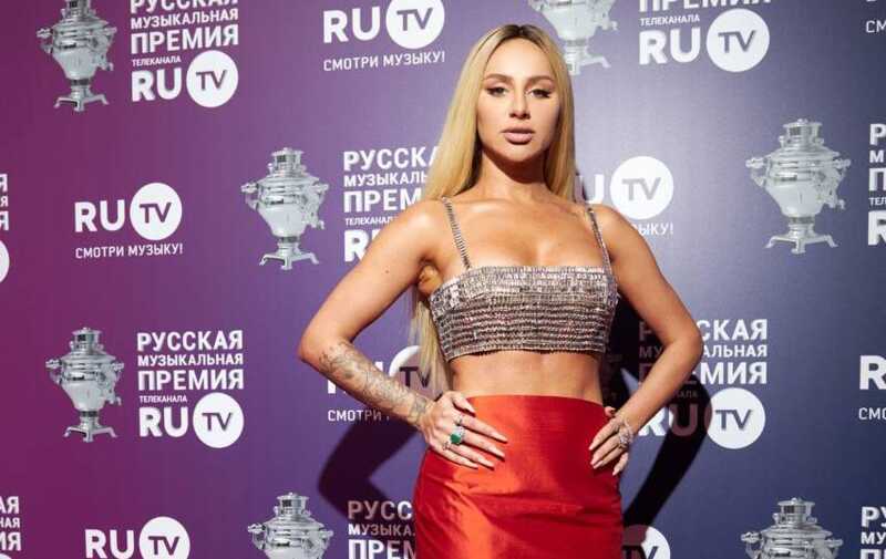Анне Asti нашли замену на крупном корпоративе после «голой» вечеринки