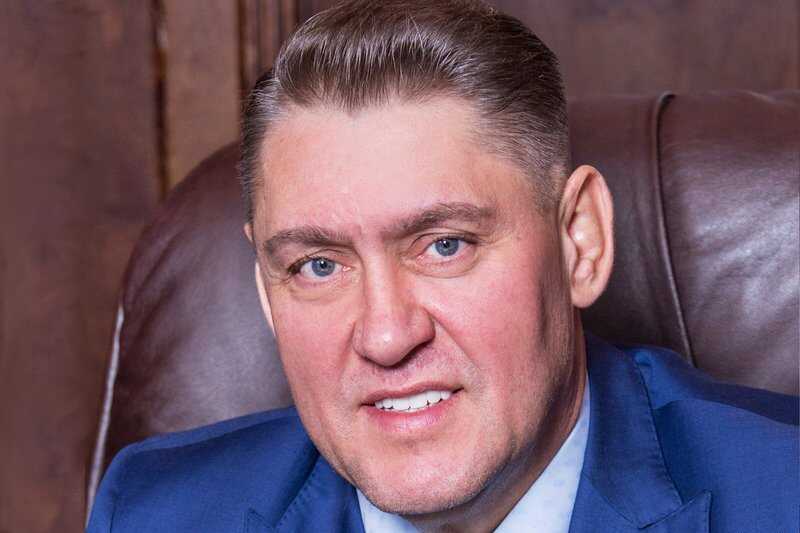 Красивый Вадим Семенов: а для боев есть девушка...