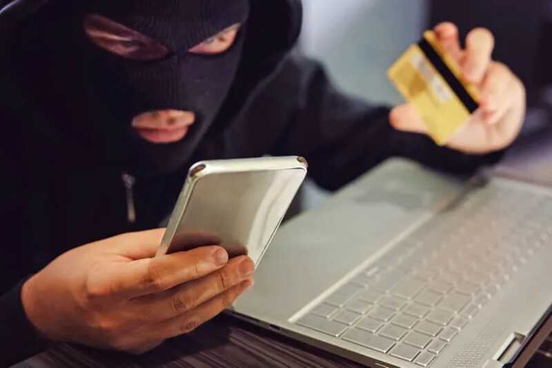 Мошенники под видом трейдеров обманули женщину из Красногорска