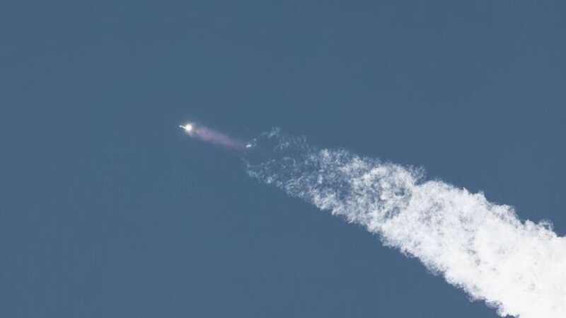 Тяжелая ракета Space X вывела на орбиту беспилотный космоплан X-37B