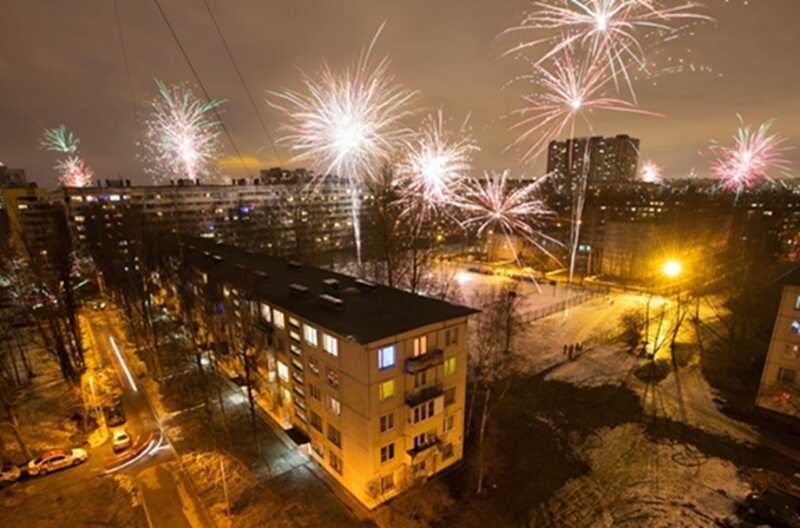 Фейерверк влетел на балкон многоэтажки и едва не спалил квартиру в Улан-Удэ
