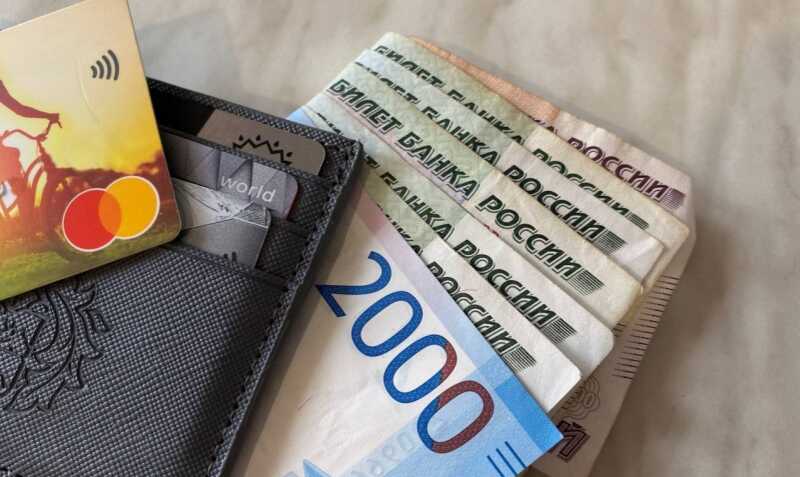 Челябинка нашла чужую банковскую карту и пойдет под суд