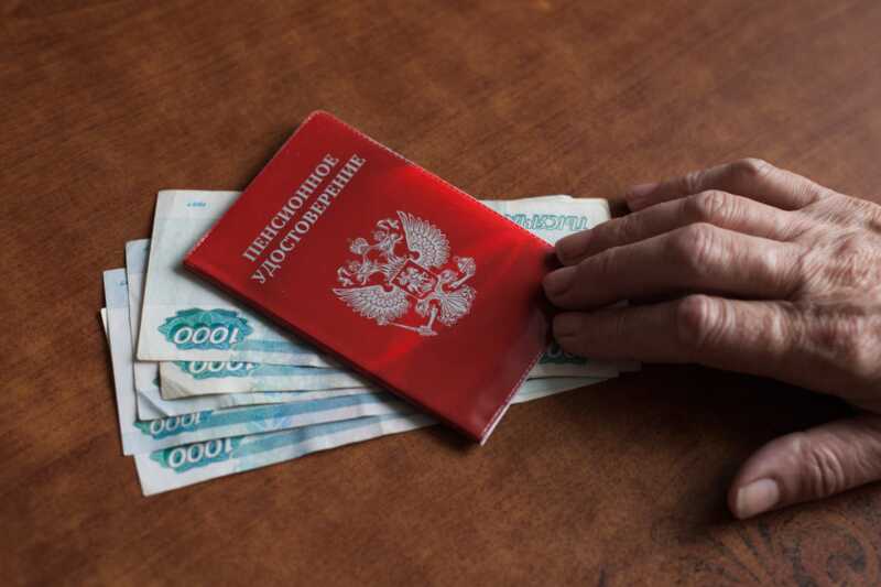 Почтальон несколько лет обманывал 84-летнего москвича, которому приносил пенсию фальшивыми купюрами