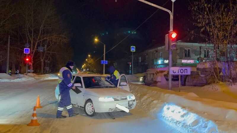 В Каменске-Уральском автомобилист сбил пьяного мужчину, нарушившего ПДД