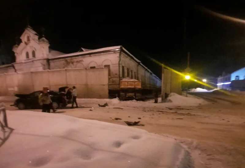 В канун Рождества самосвал разрушил часть монастыря в Кунгуре в результате ДТП