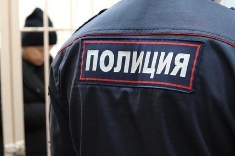 В Новосибирске возле подъезда нашли тело