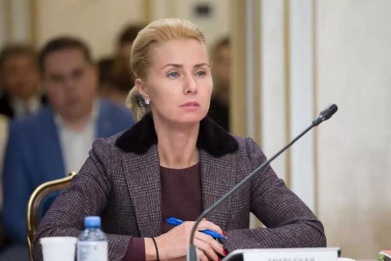 Жена министра Куренкова втирается в доверие к Кириллу через Малофеева
