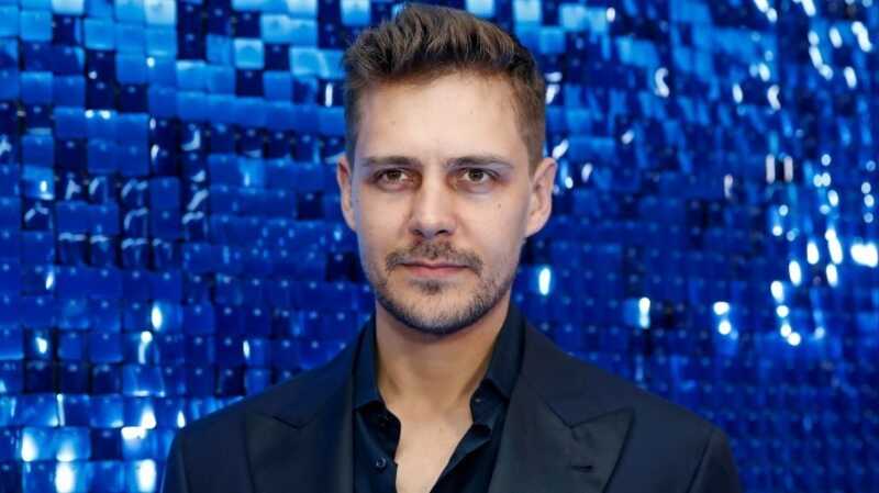 Актер Милош Бикович намекнул на появление у него ребенка