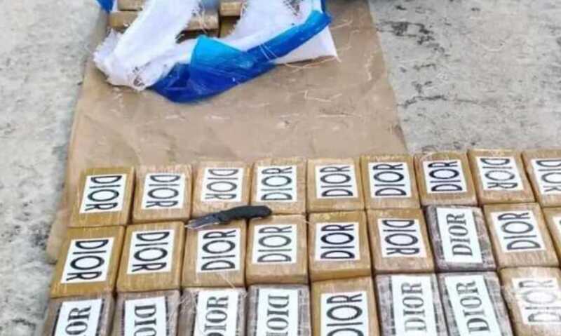 Тонну кокаина в порту Петербурга прятали под этикетками Dior